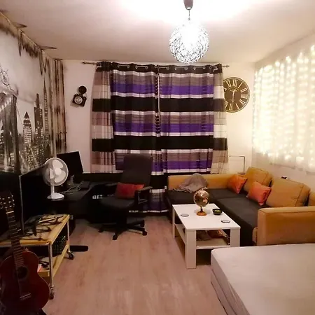 Trendy Cool And Cozy Big In A Area 12 Min Near From The Center Alloggio in famiglia Berlino